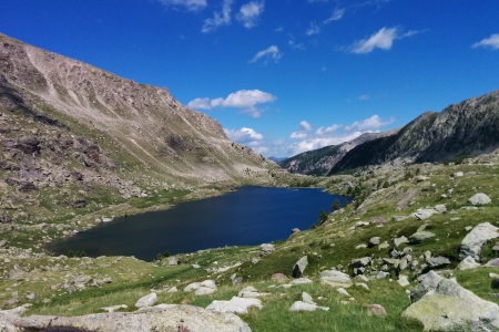 Lac de montagne dans la vallée des Merveilles